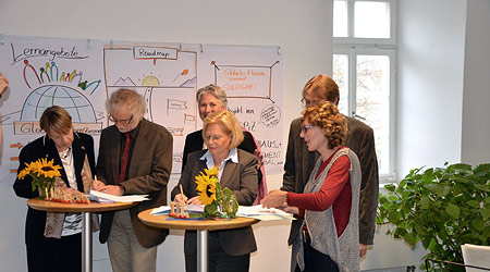 Feierliche Unterzeichnung des Kooperationsvertrags. Foto: Thomas Fietkau