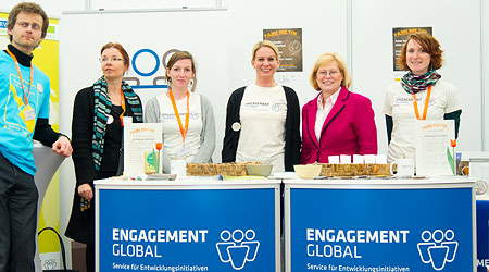 Die Kolleginnen der Engagement Global Außenstelle in Mainz am Infostand. Foto: Martin Lippert